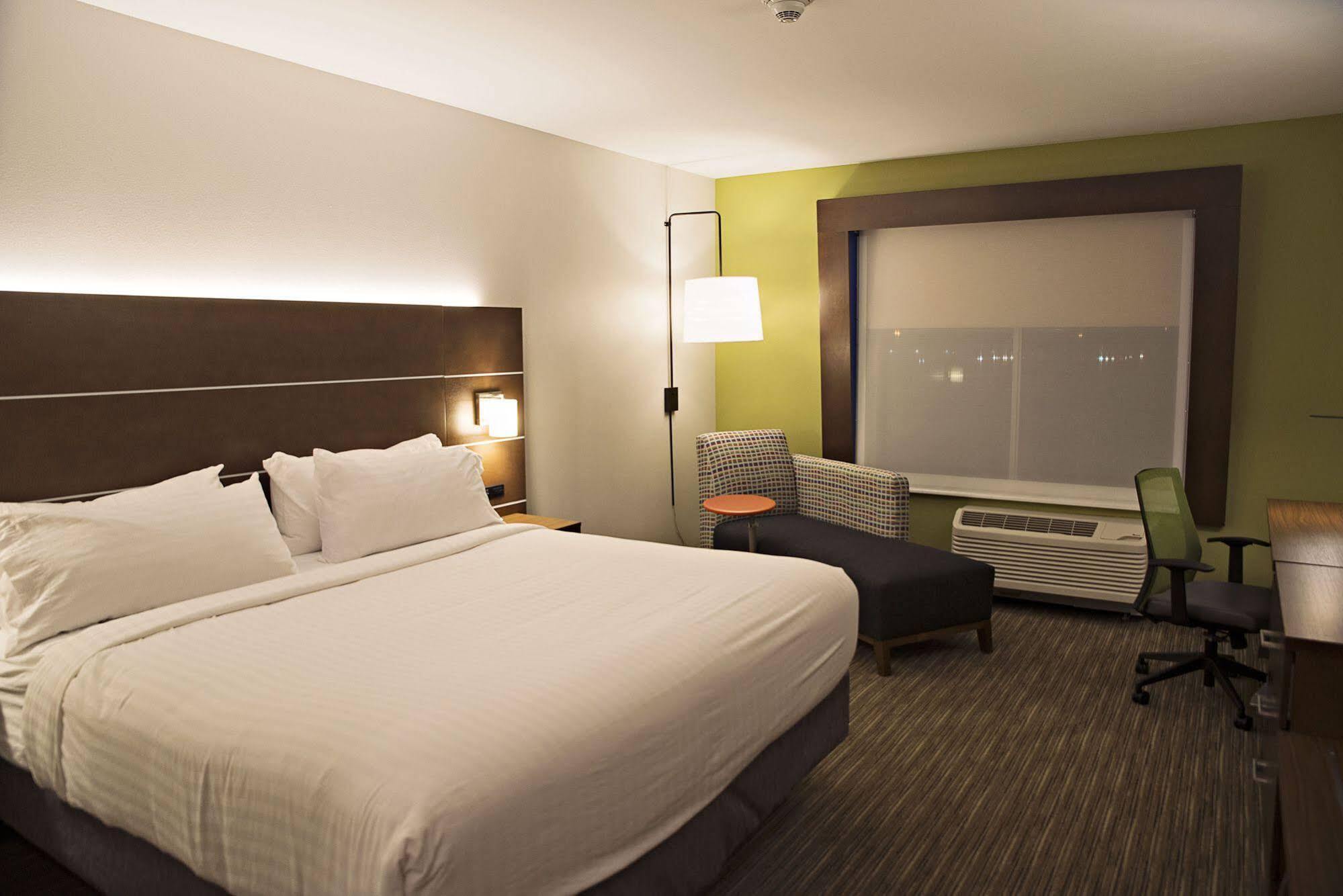 Holiday Inn Express & Suites - Rantoul By Ihg Dış mekan fotoğraf
